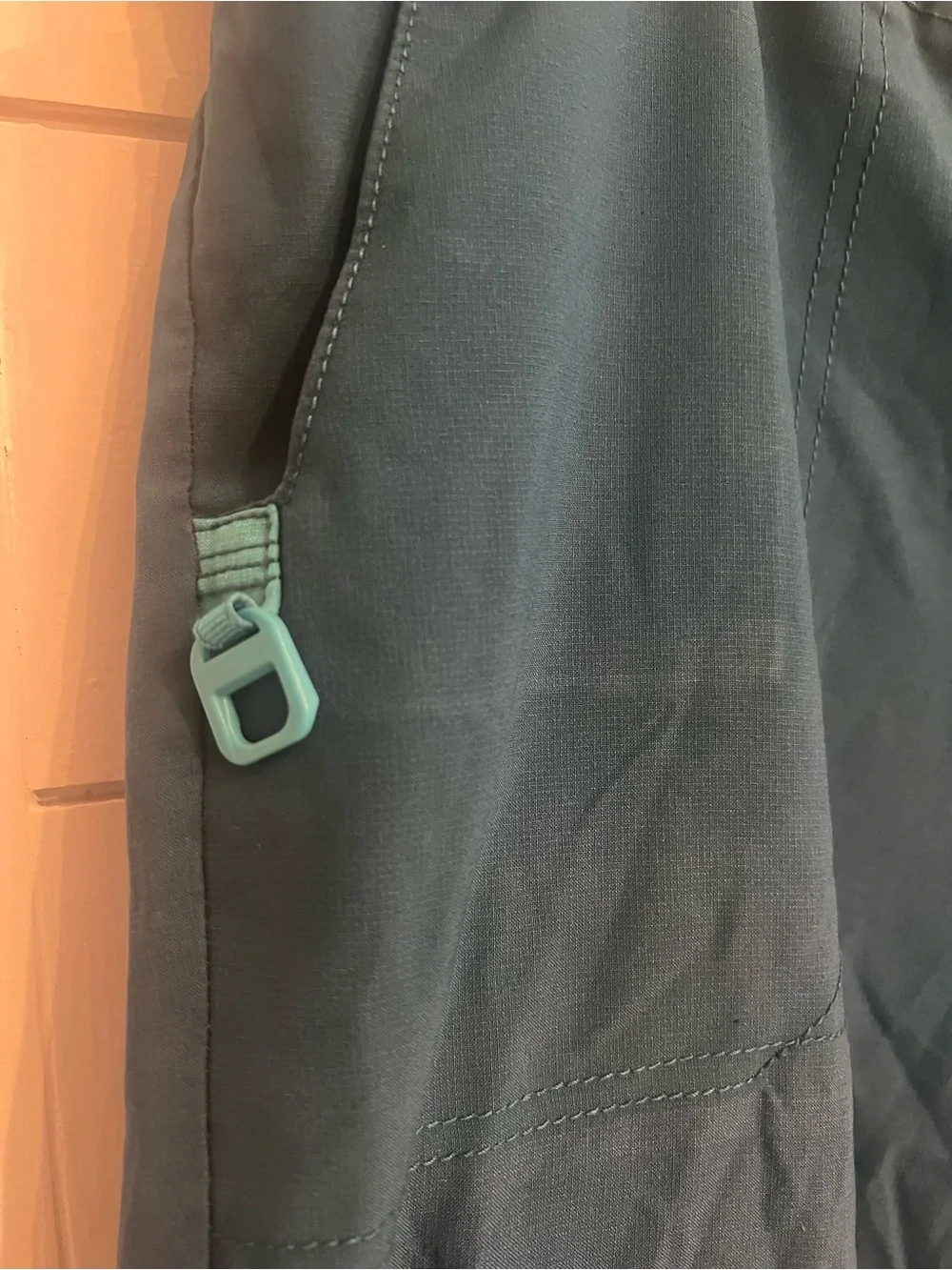 Carhartt Men's Teal Cargo ScrubsPants with Contrast Drawstring very Comfortable